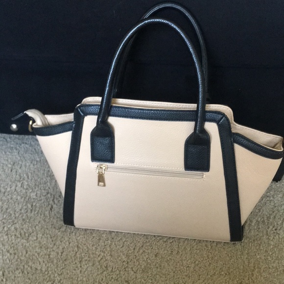 Handbag - Picture 3 of 6